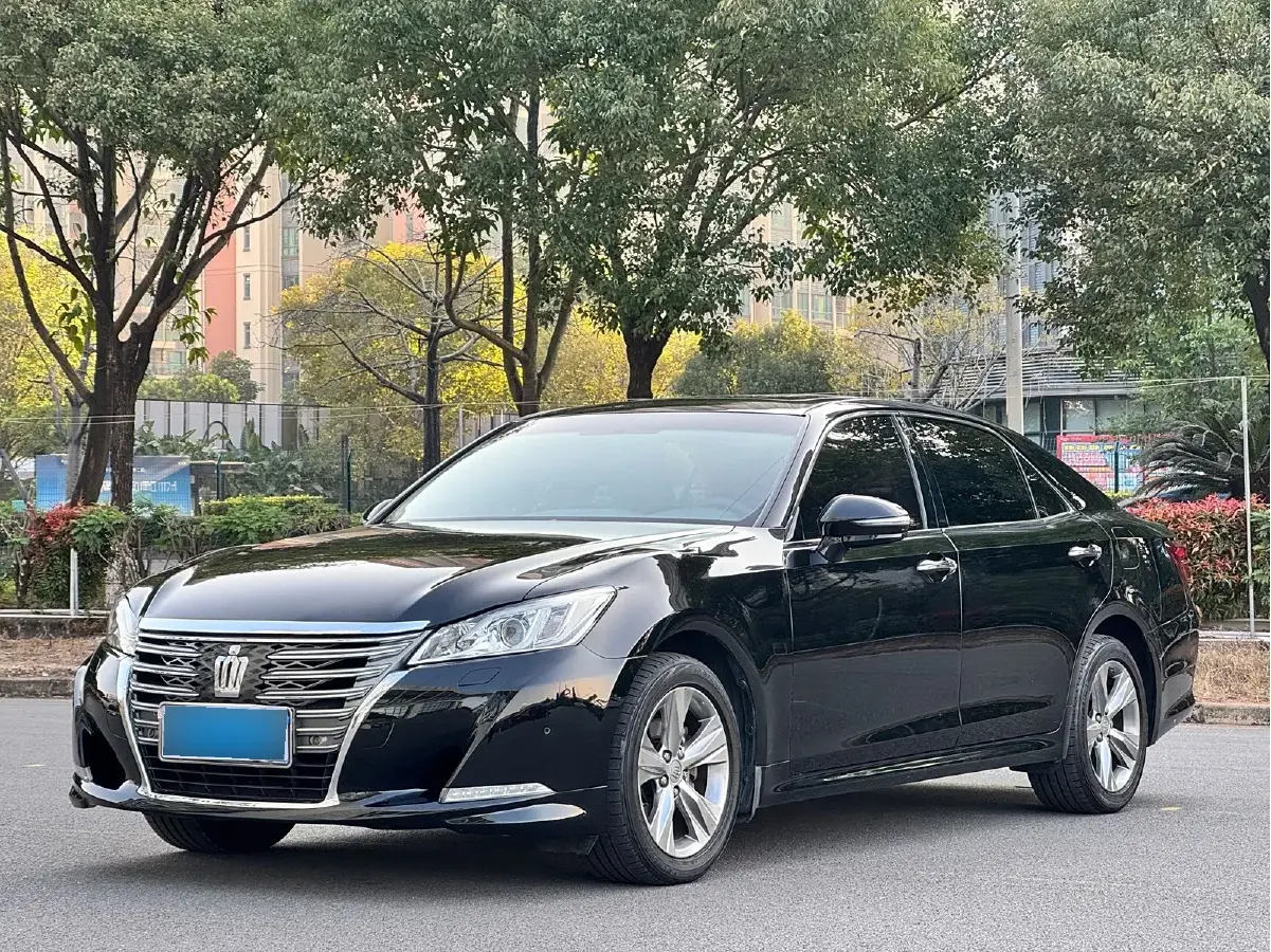 2015 Toyota Crown 2.0T 235HP L4 8AT