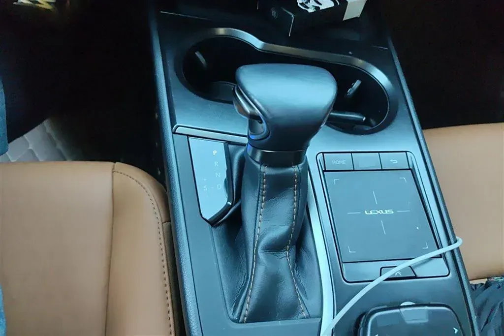 2020 Lexus UX 2.0L 146HP L4 E-CVT Hybrid,autocango,china used car exporter,china ev exporter,chinese used car exporter,chinese used ev exporter