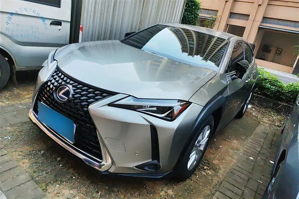 2020 Lexus UX 2.0L 146HP L4 E-CVT Hybrid