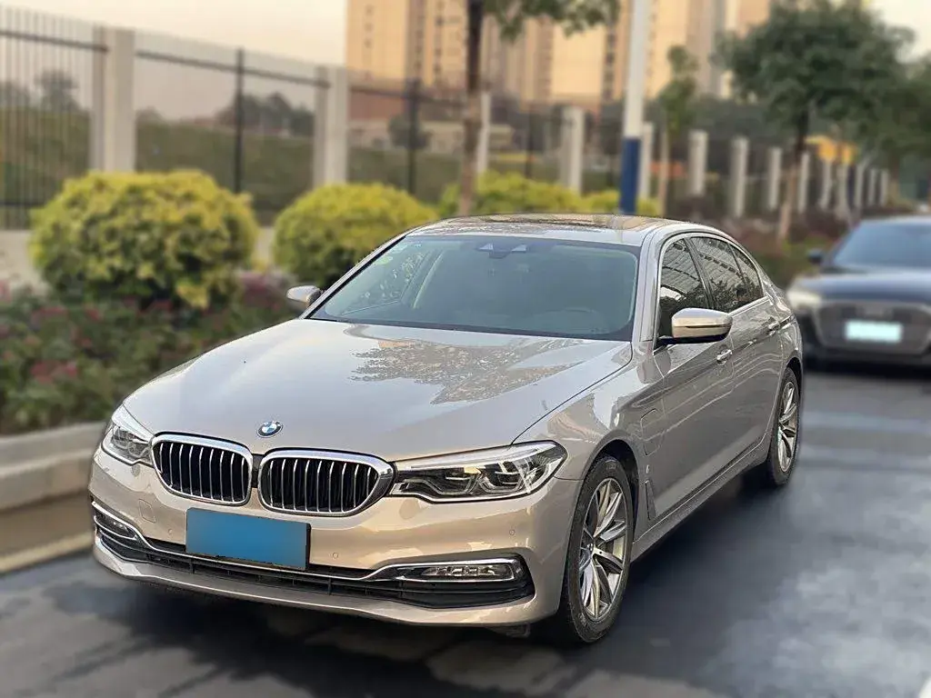 2018 BMW 5 Series 2.0T 184HP L4 8AT PHEV 13KWH