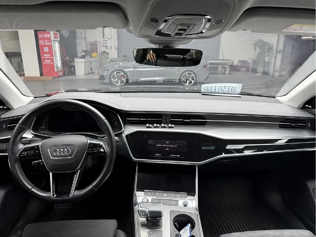 2022 Audi A6 2.0T 245HP L4 7DCT,autocango,china used car exporter,china ev exporter,chinese used car exporter,chinese used ev exporter