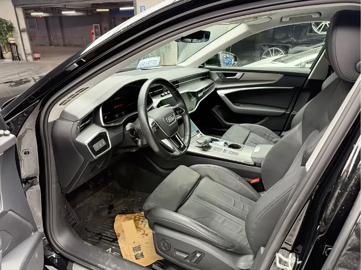 2022 Audi A6 2.0T 245HP L4 7DCT,autocango,china used car exporter,china ev exporter,chinese used car exporter,chinese used ev exporter