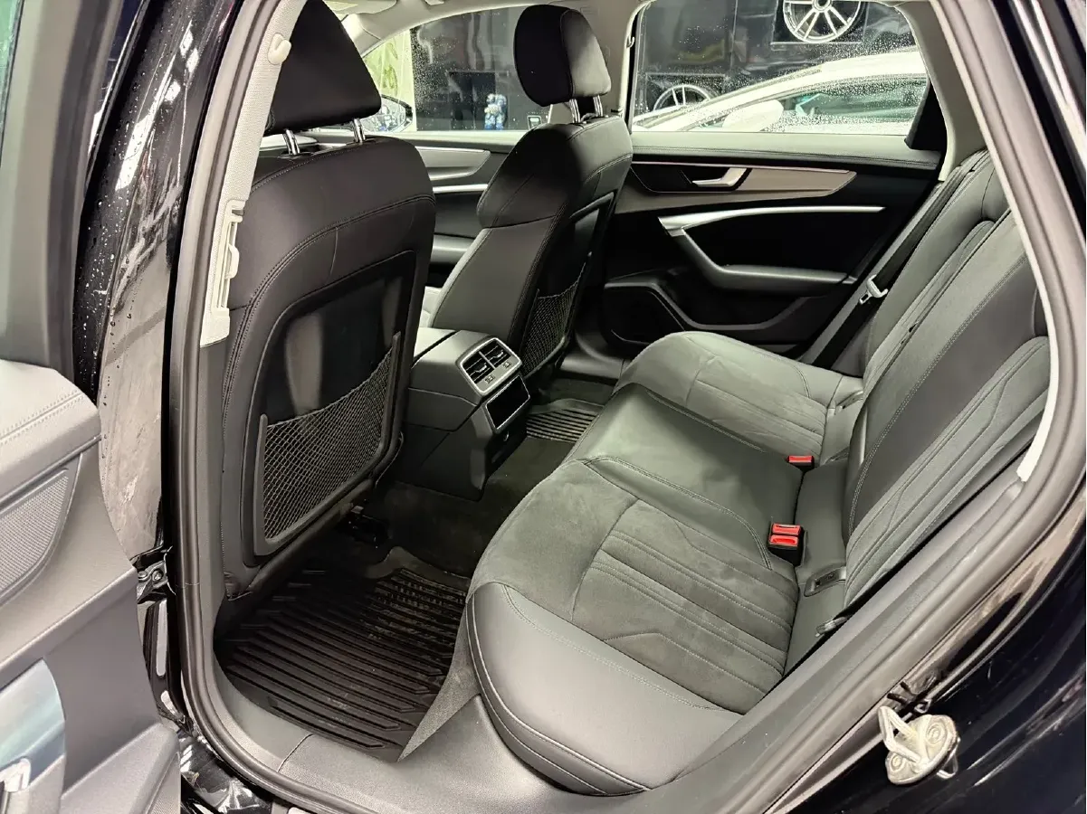 2022 Audi A6 2.0T 245HP L4 7DCT,autocango,china used car exporter,china ev exporter,chinese used car exporter,chinese used ev exporter