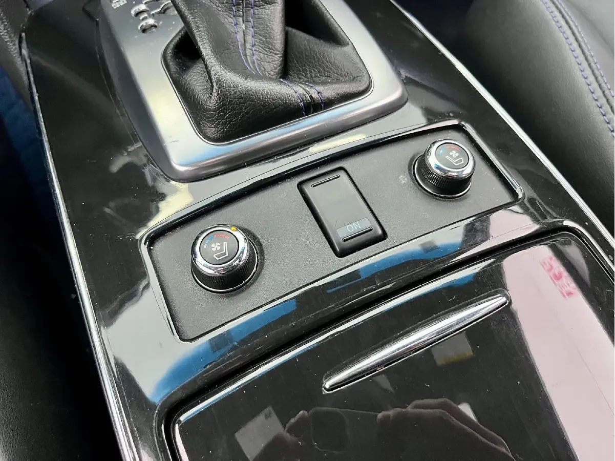 2015 Infiniti QX70 3.7L 351HP V6 7AT,autocango,china used car exporter,china ev exporter,chinese used car exporter,chinese used ev exporter