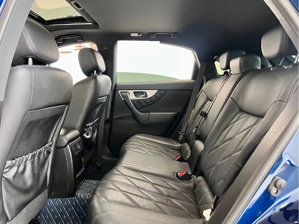 2015 Infiniti QX70 3.7L 351HP V6 7AT,autocango,china used car exporter,china ev exporter,chinese used car exporter,chinese used ev exporter