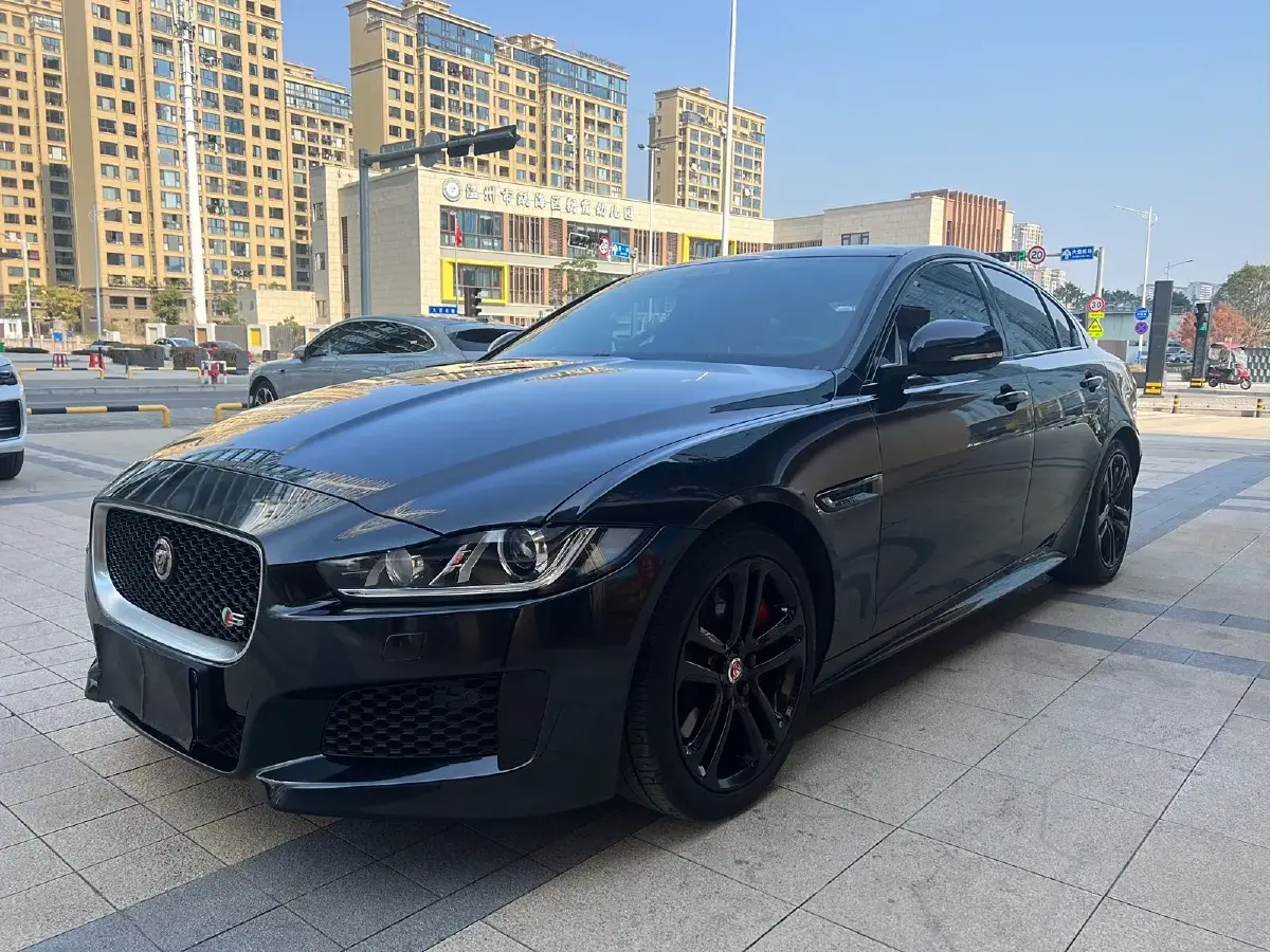 2017 Jaguar XE 3.0T 340HP V6 8AT