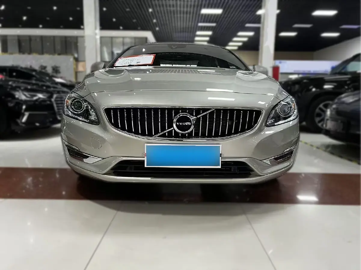 2019 Volvo S60 2.0T 245HP L4 8AT