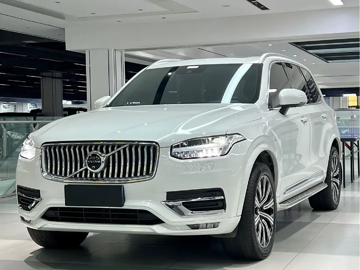 2022 Volvo XC90 2.0T 250HP L4 8AT