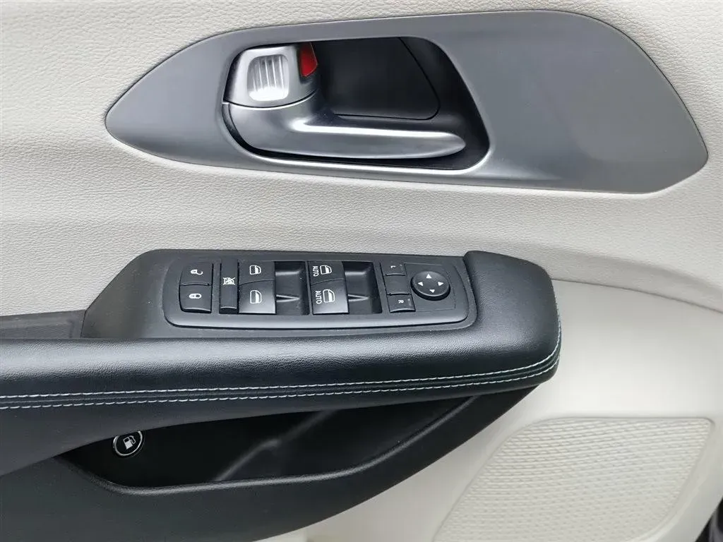 2018 Chrysler Pacifica 3.6L 245HP V6 E-CVT PHEV 16KWH,autocango,china used car exporter,china ev exporter,chinese used car exporter,chinese used ev exporter