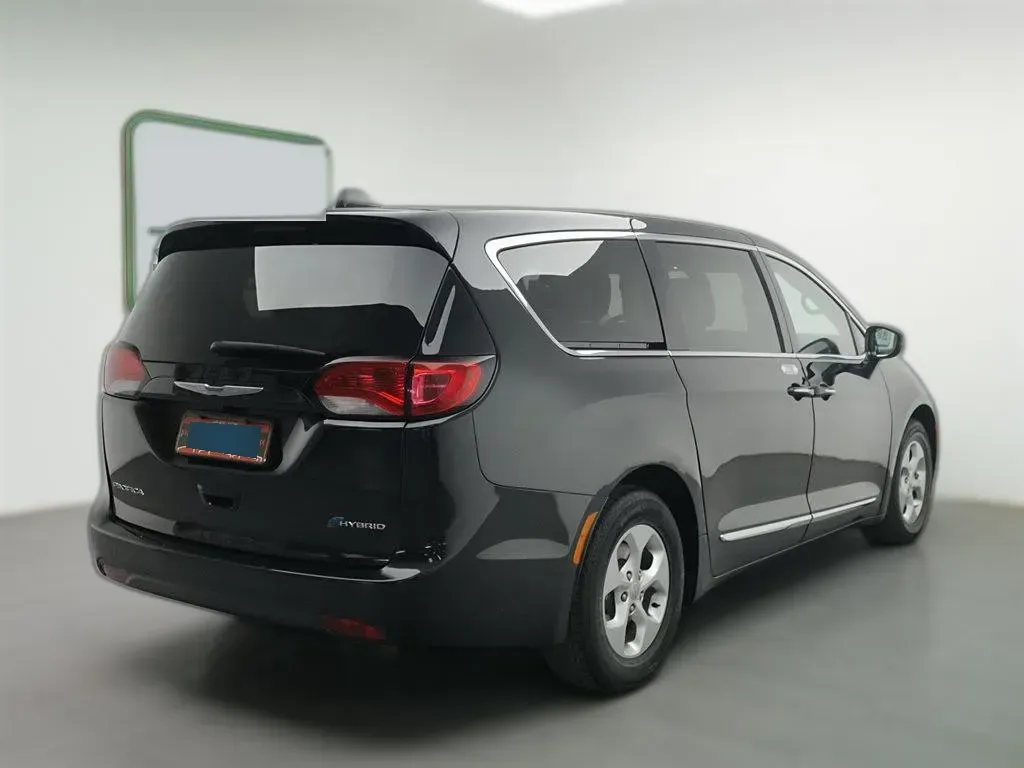 2018 Chrysler Pacifica 3.6L 245HP V6 E-CVT PHEV 16KWH,autocango,china used car exporter,china ev exporter,chinese used car exporter,chinese used ev exporter