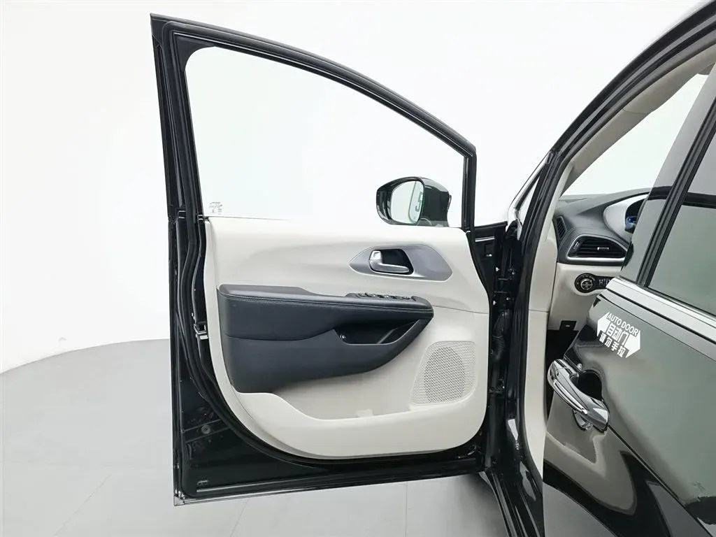 2018 Chrysler Pacifica 3.6L 245HP V6 E-CVT PHEV 16KWH,autocango,china used car exporter,china ev exporter,chinese used car exporter,chinese used ev exporter