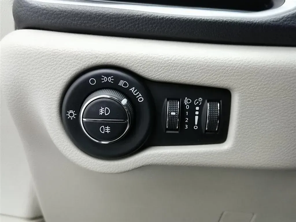 2018 Chrysler Pacifica 3.6L 245HP V6 E-CVT PHEV 16KWH,autocango,china used car exporter,china ev exporter,chinese used car exporter,chinese used ev exporter