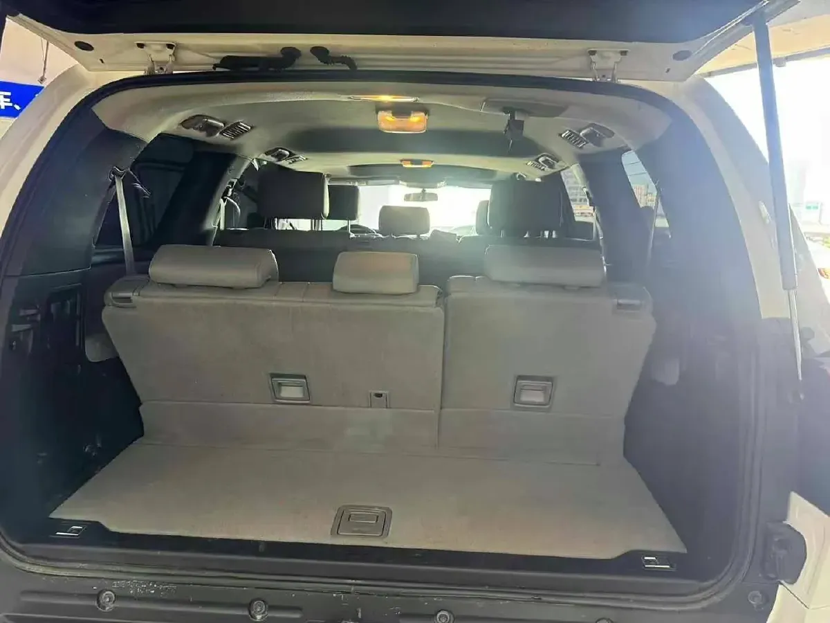 2010 Toyota Sequoia 5.7L 386HP V8 6AT,autocango,china used car exporter,china ev exporter,chinese used car exporter,chinese used ev exporter