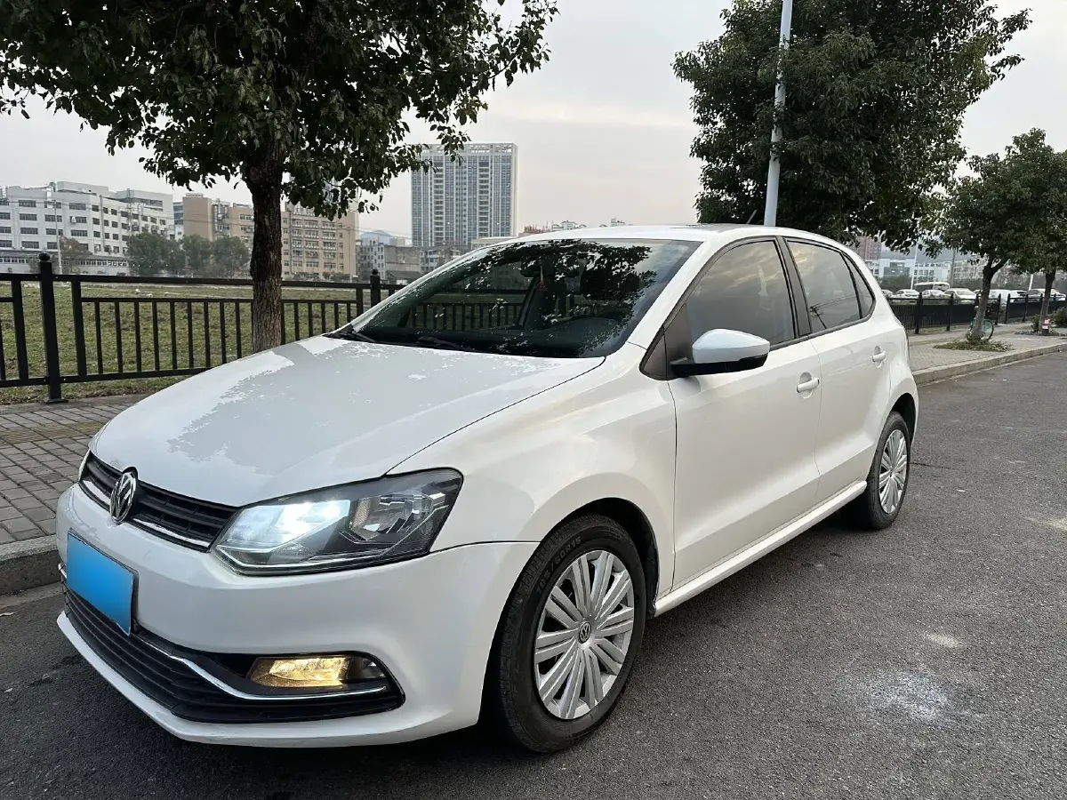2016 Volkswagen Polo 1.6L 110HP L4 6AT