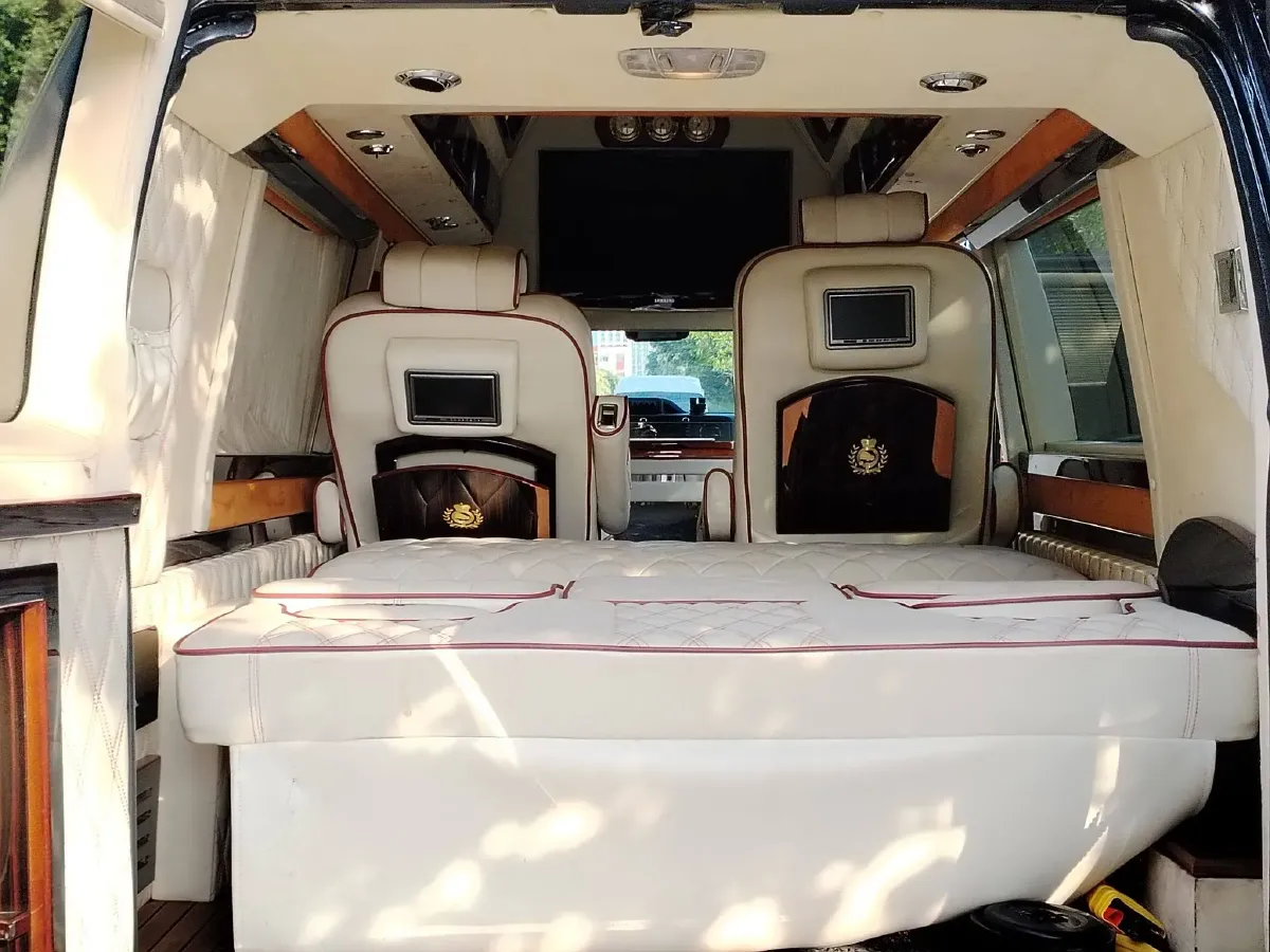 2011 Ford E350 5.4L 258HP V8 5AT,autocango,china used car exporter,china ev exporter,chinese used car exporter,chinese used ev exporter