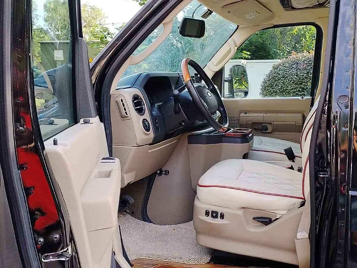 2011 Ford E350 5.4L 258HP V8 5AT,autocango,china used car exporter,china ev exporter,chinese used car exporter,chinese used ev exporter