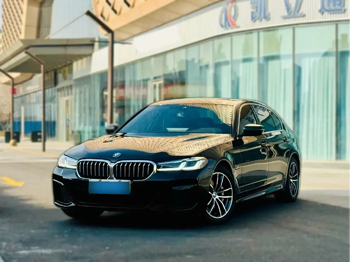 2022 BMW 5 Series 2.0T 184HP L4 8AT PHEV 17.7KWH