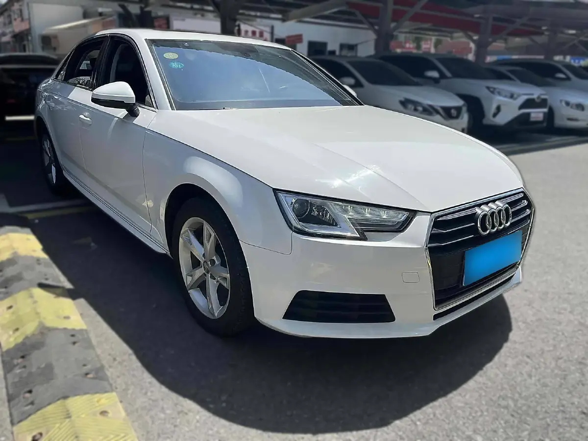 2017 Audi A4L 2.0T 190HP L4 7DCT