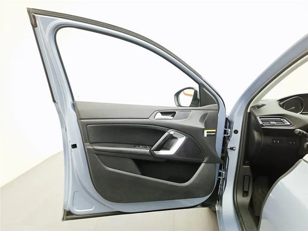 2015 Peugeot 308S 1.6T 167HP L4 6AT,autocango,china used car exporter,china ev exporter,chinese used car exporter,chinese used ev exporter