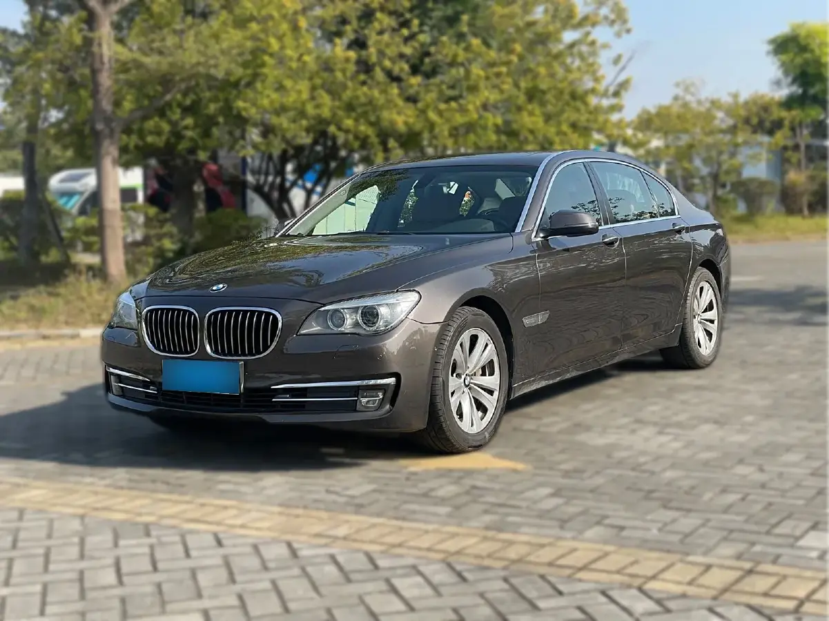 2013 BMW 7 Series 3.0L 258HP L6 8AT
