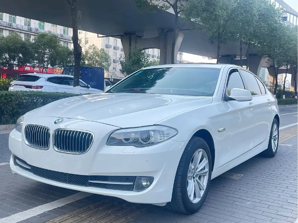 2012 BMW 5 Series 2.5L 204HP L6 8AT