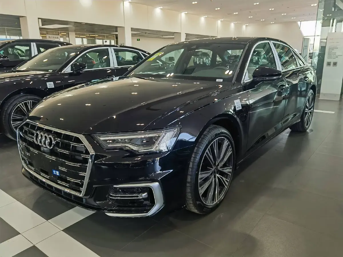 2025 Audi A6L 2.0T 245HP L4 7DCT