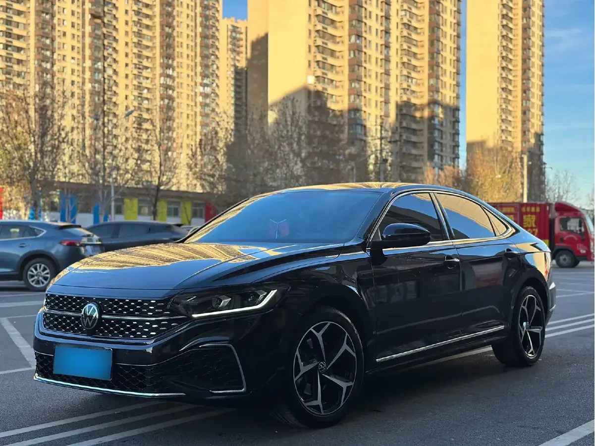 2023 Volkswagen Passat 2.0T 186HP L4 7DCT