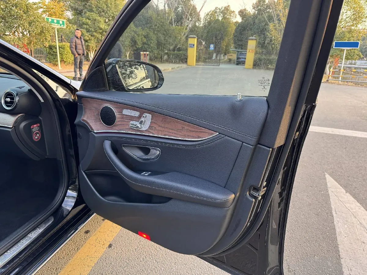 2016 Mercedes-Benz E Class 2.0T 245HP L4 9AT,autocango,china used car exporter,china ev exporter,chinese used car exporter,chinese used ev exporter