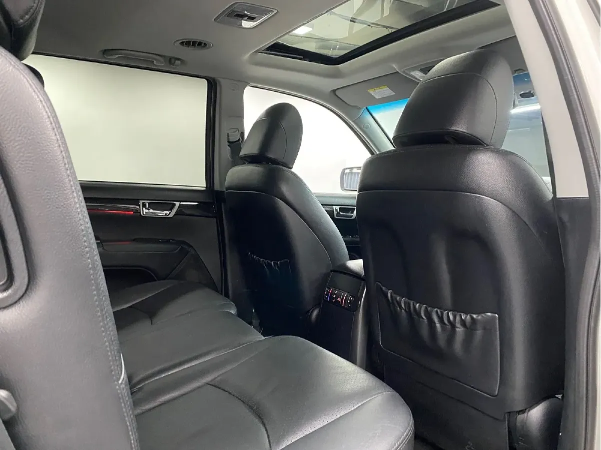 2013 Kia Borrego 3.8L 274HP V6 5AT,autocango,china used car exporter,china ev exporter,chinese used car exporter,chinese used ev exporter