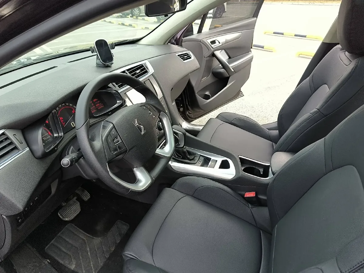 2014 DS 6 1.6T 167HP L4 6AT,autocango,china used car exporter,china ev exporter,chinese used car exporter,chinese used ev exporter