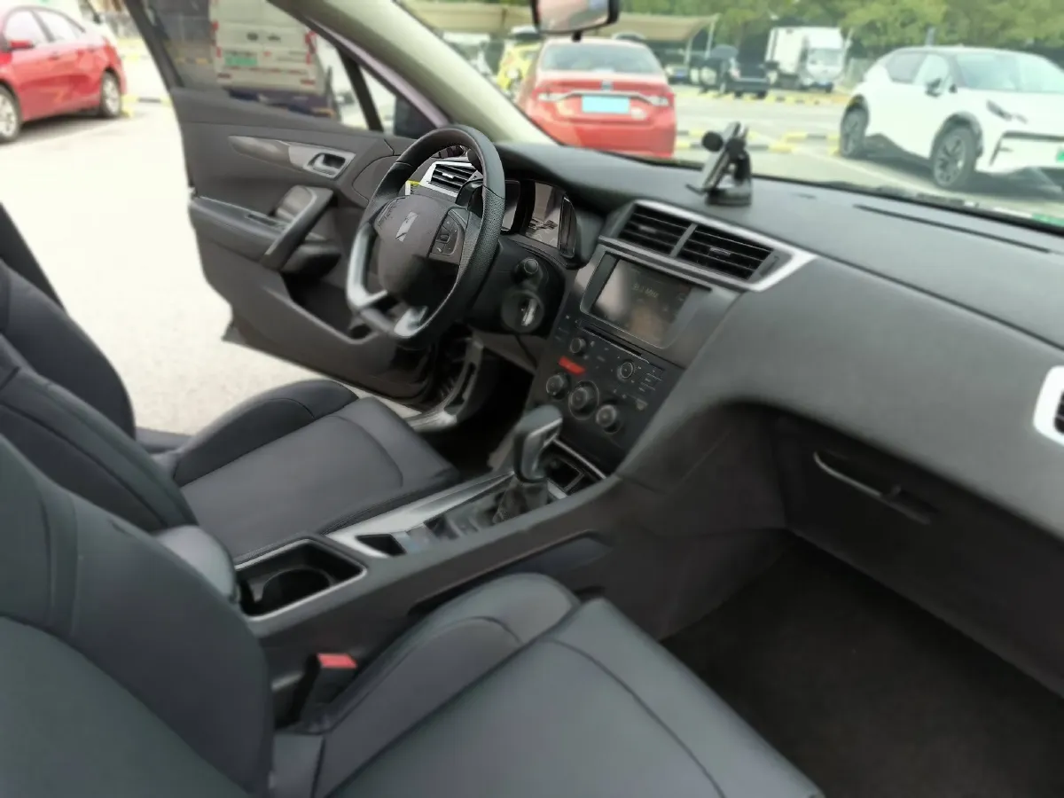 2014 DS 6 1.6T 167HP L4 6AT,autocango,china used car exporter,china ev exporter,chinese used car exporter,chinese used ev exporter