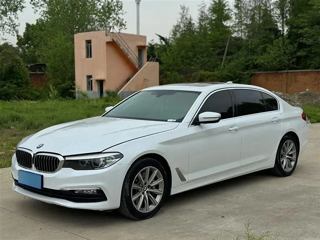 2018 BMW 5 Series 2.0T 224HP L4 8AT