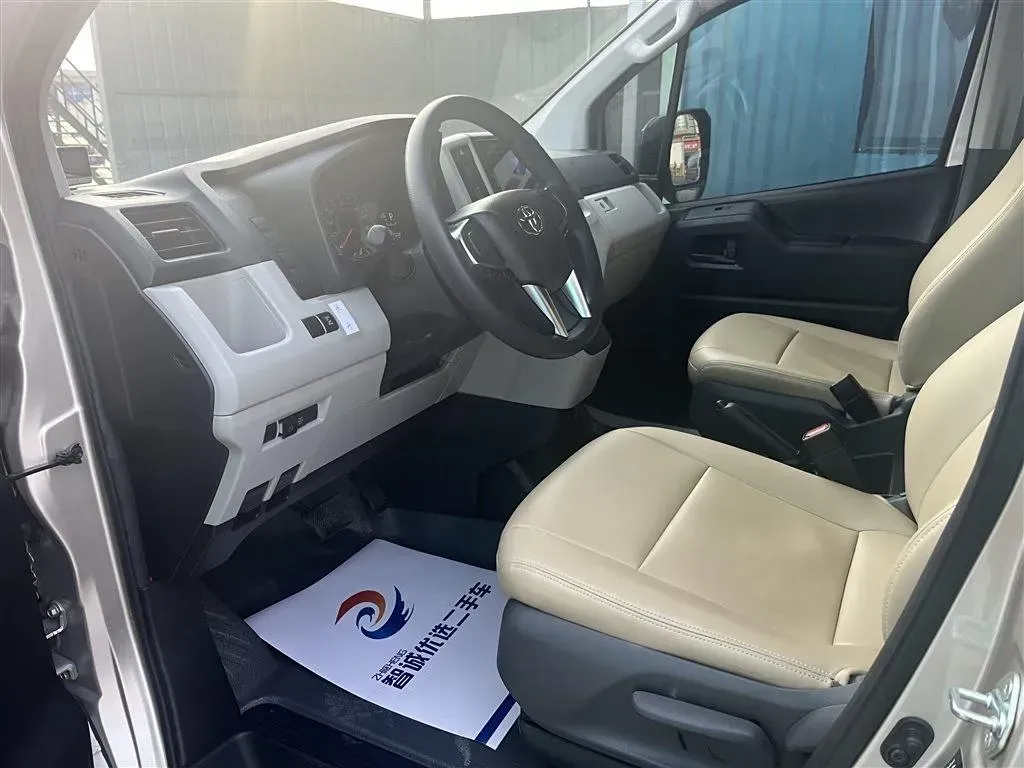 2011 Toyota Hiace 2.7L 154HP L4 5MT,autocango,china used car exporter,china ev exporter,chinese used car exporter,chinese used ev exporter