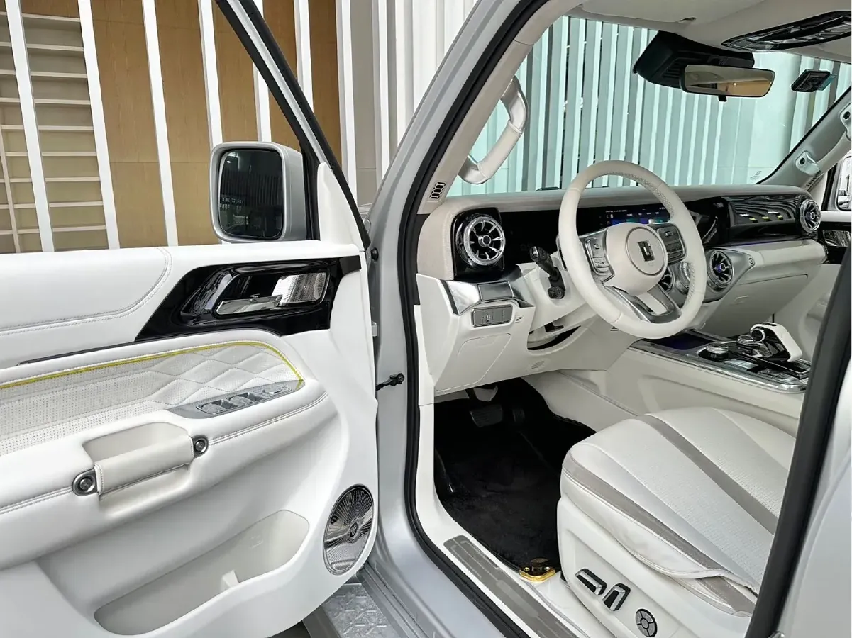 2021 Cyberspace 300 2.0T 227HP L4 8AT,autocango,china used car exporter,china ev exporter,chinese used car exporter,chinese used ev exporter