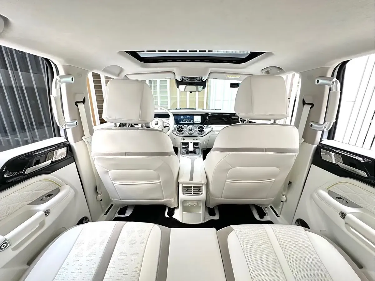 2021 Cyberspace 300 2.0T 227HP L4 8AT,autocango,china used car exporter,china ev exporter,chinese used car exporter,chinese used ev exporter