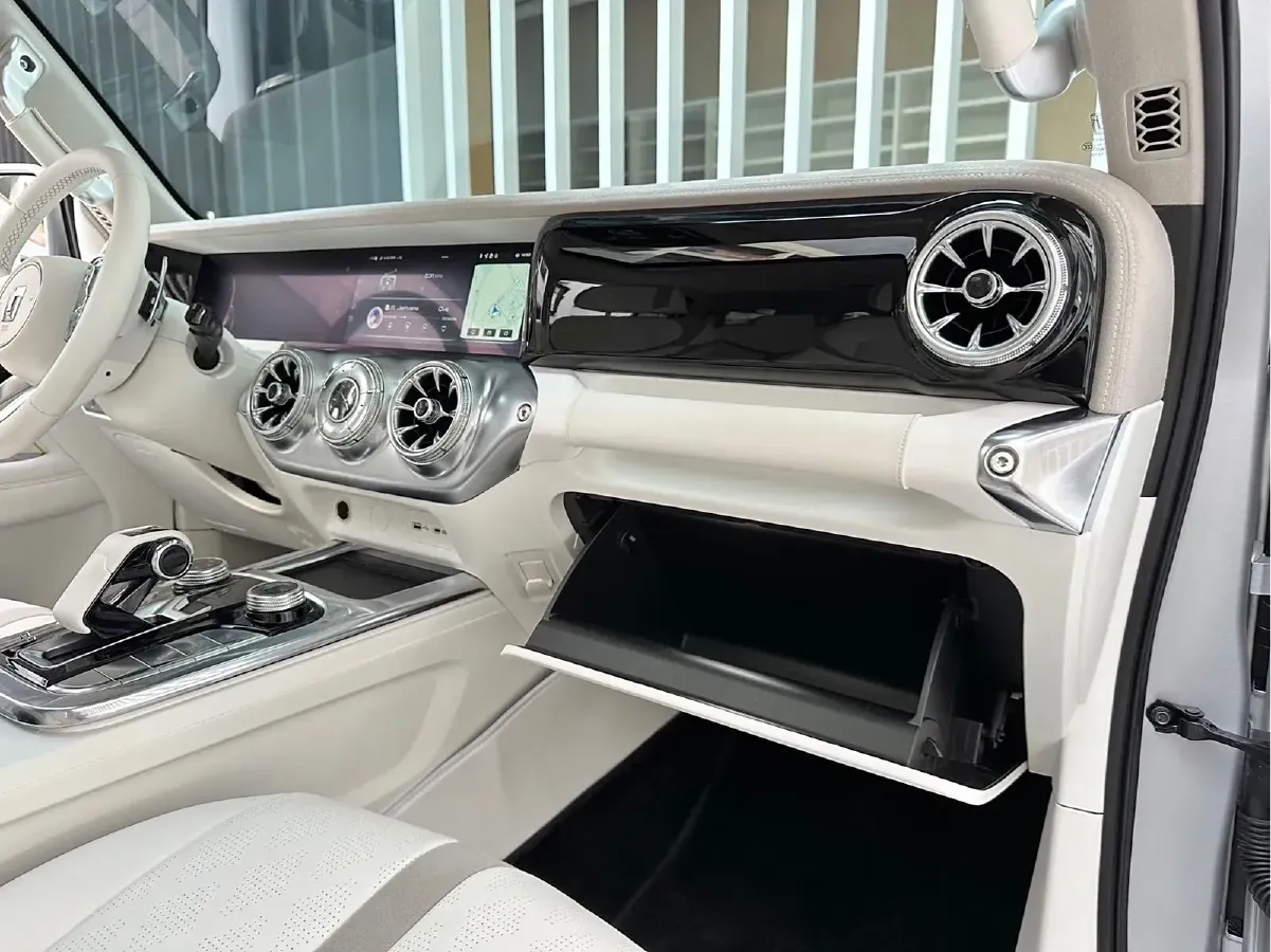 2021 Cyberspace 300 2.0T 227HP L4 8AT,autocango,china used car exporter,china ev exporter,chinese used car exporter,chinese used ev exporter