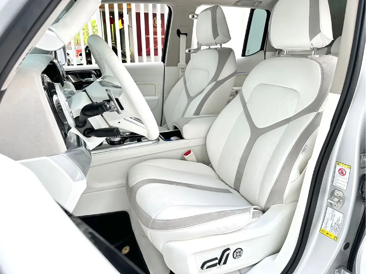 2021 Cyberspace 300 2.0T 227HP L4 8AT,autocango,china used car exporter,china ev exporter,chinese used car exporter,chinese used ev exporter