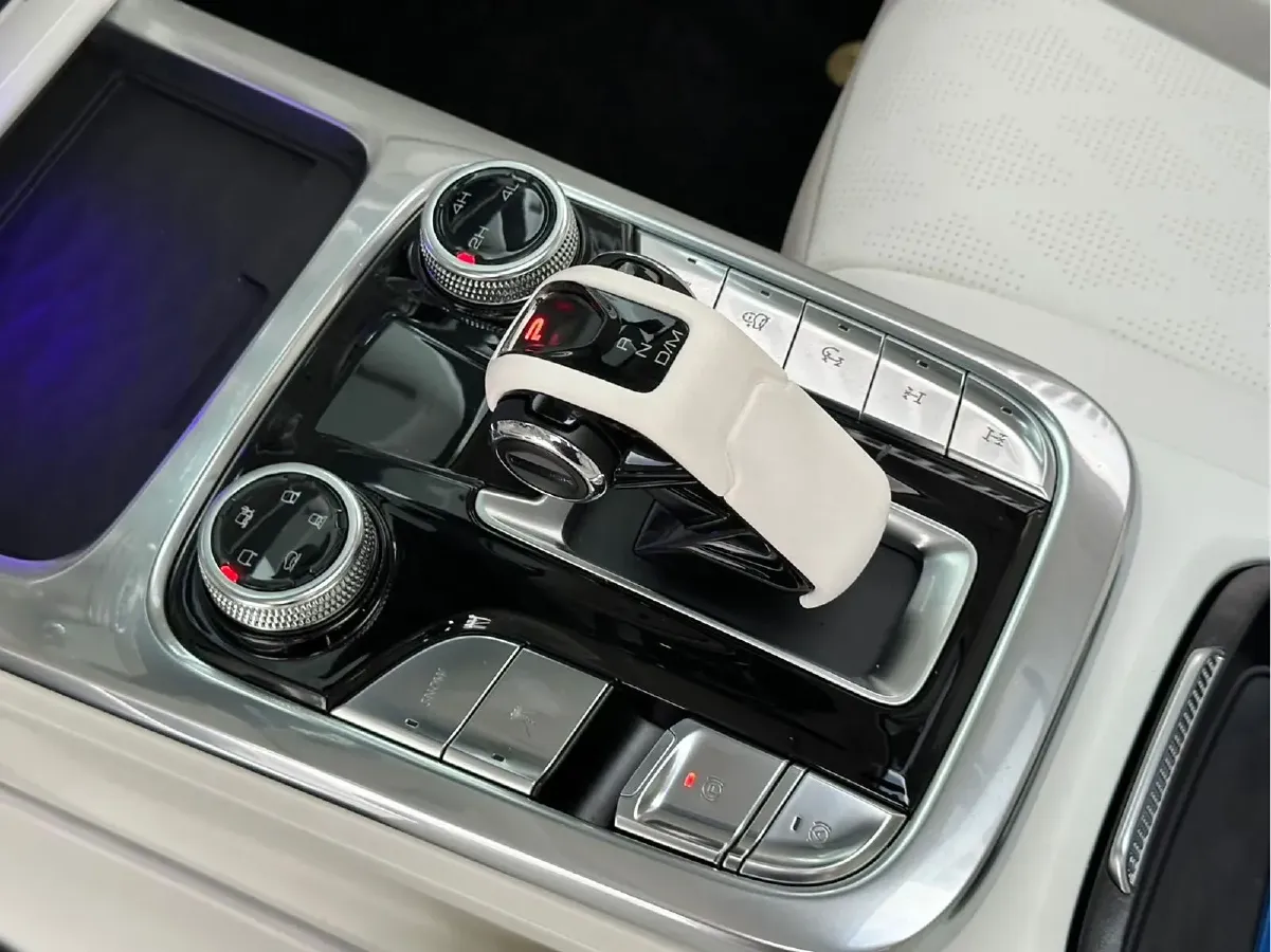 2021 Cyberspace 300 2.0T 227HP L4 8AT,autocango,china used car exporter,china ev exporter,chinese used car exporter,chinese used ev exporter