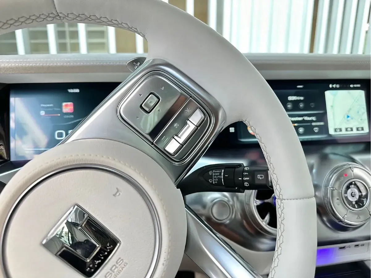 2021 Cyberspace 300 2.0T 227HP L4 8AT,autocango,china used car exporter,china ev exporter,chinese used car exporter,chinese used ev exporter