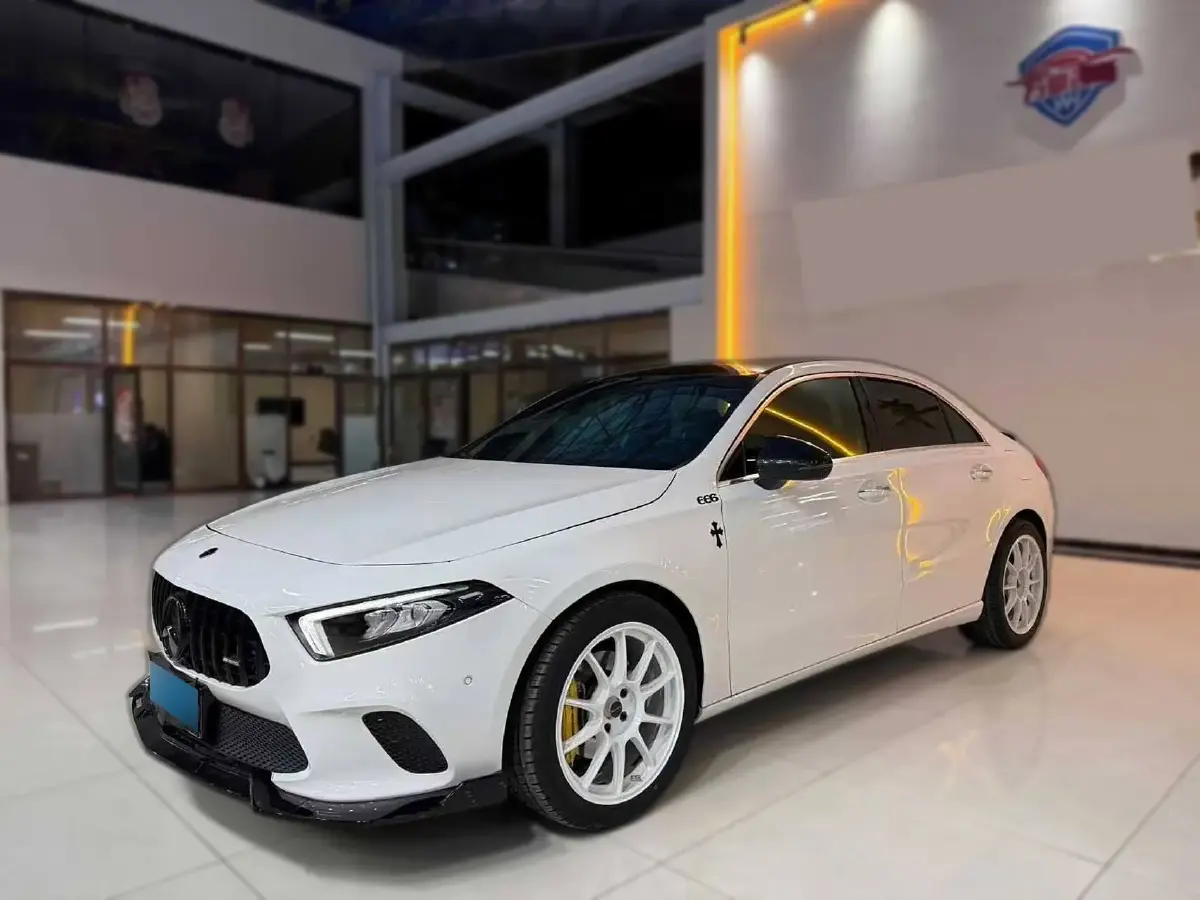 2019 Mercedes-Benz A Class 1.3T 163HP L4 7DCT