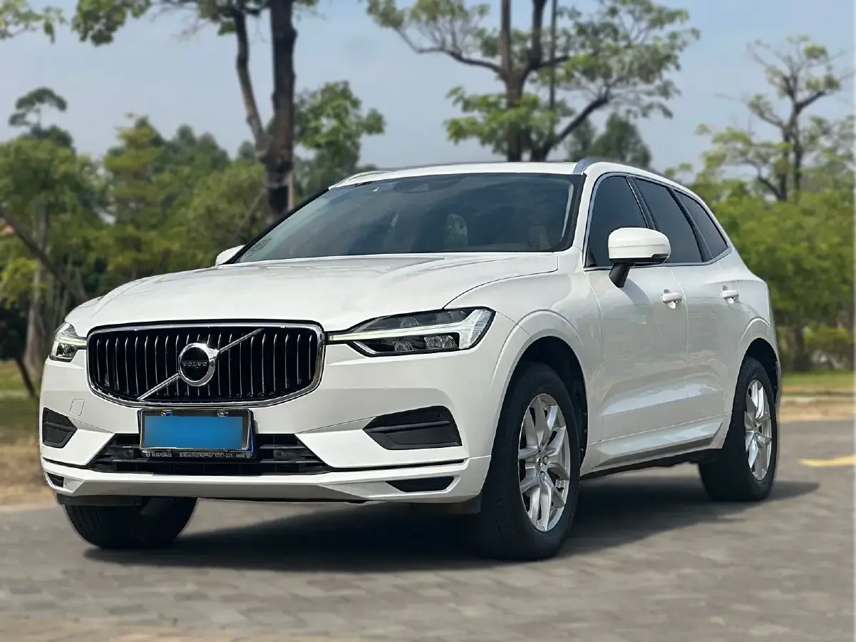 2018 Volvo XC60 2.0T 254HP L4 8AT