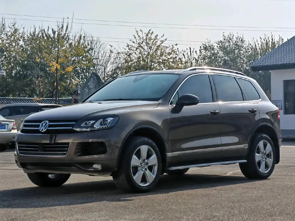 2011 Volkswagen Touareg 3.0T 333HP V6 8AT Hybrid