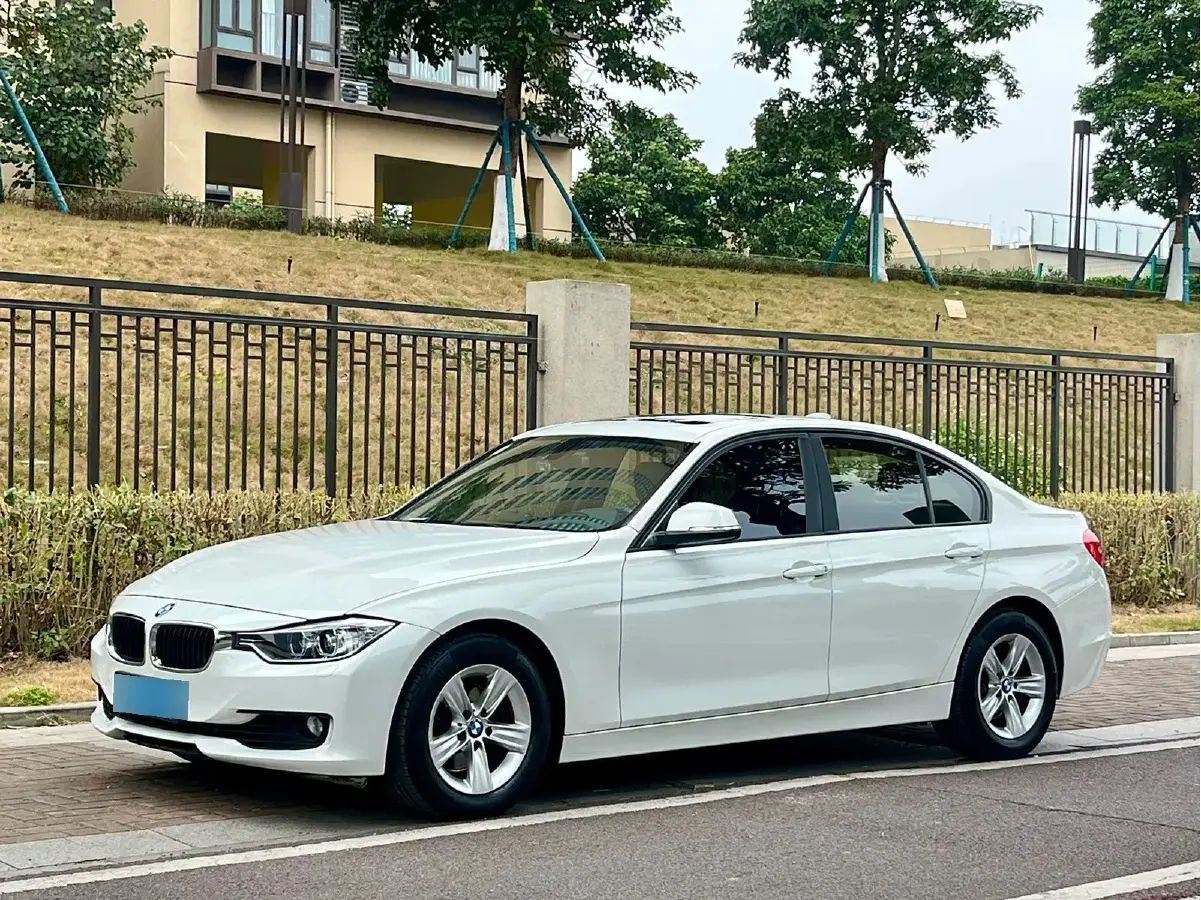 2013 BMW 3 Series 2.0T 184HP L4 8AT