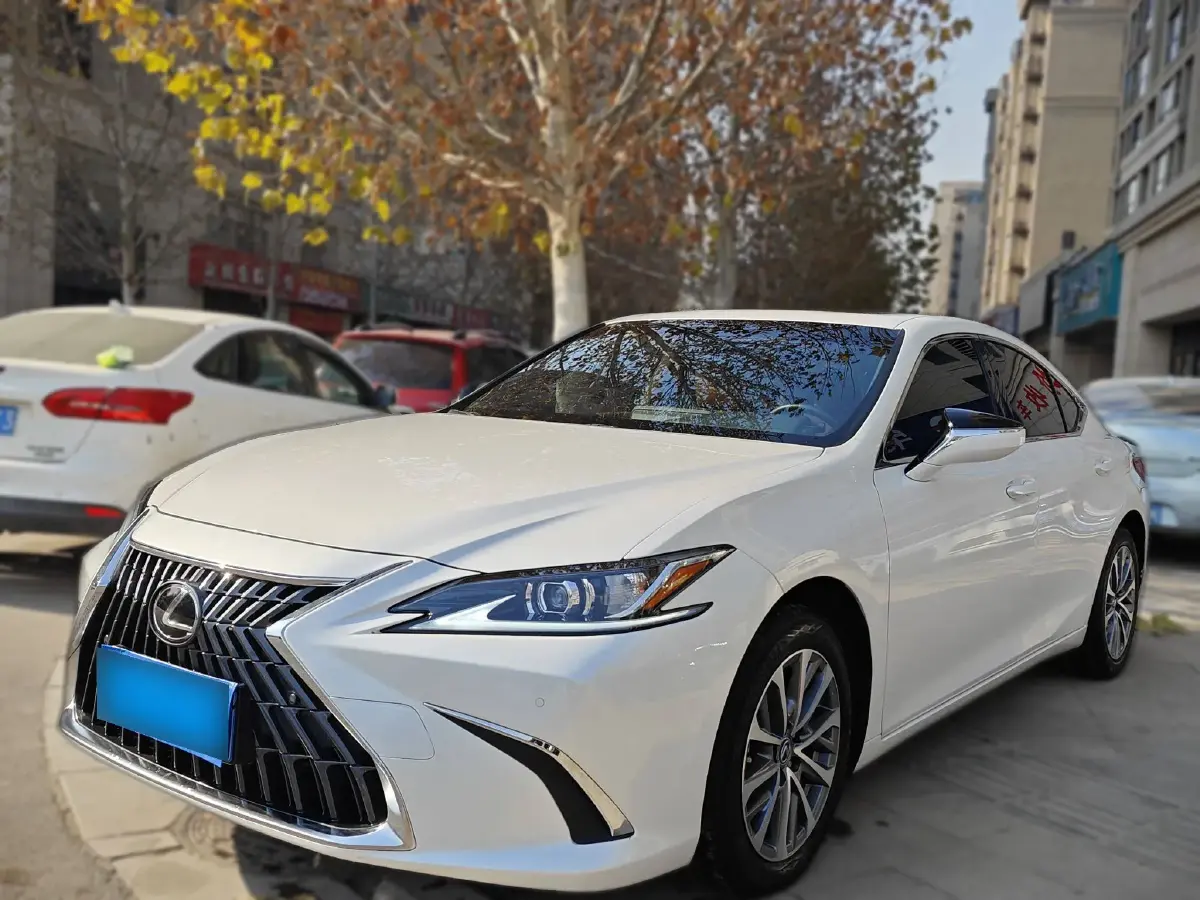 2022 Lexus ES 2.0L 173HP L4 CVT