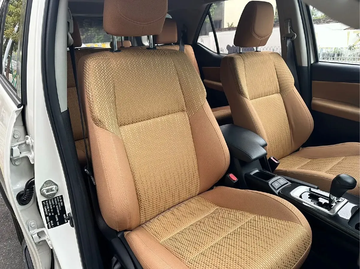 2016 Toyota Fortuner 2.7L 163HP L4 6AT,autocango,china used car exporter,china ev exporter,chinese used car exporter,chinese used ev exporter