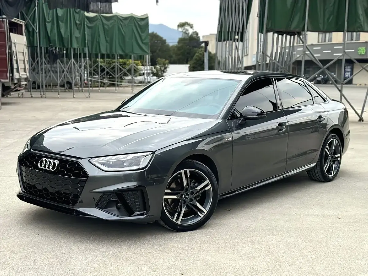 2022 Audi A4L 2.0T 190HP L4 7DCT