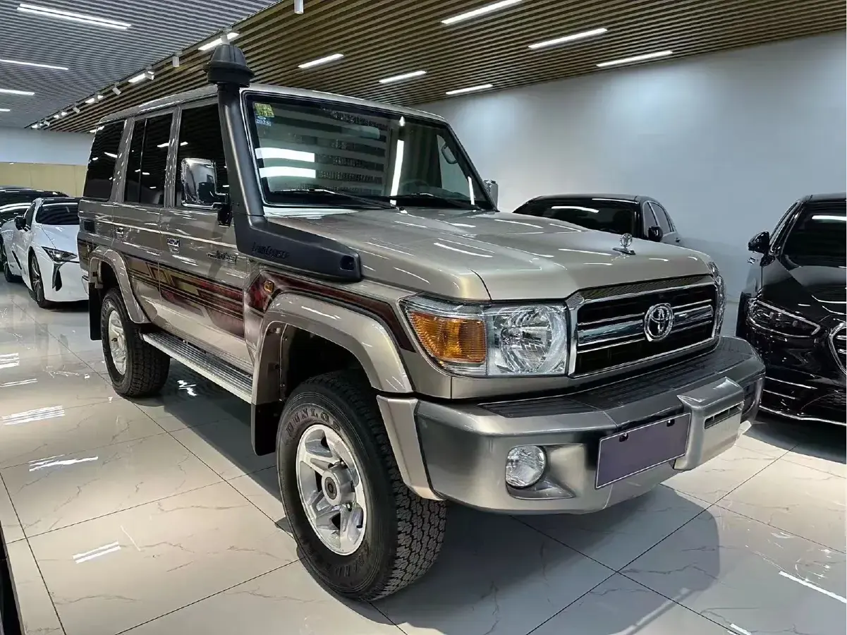 2015 Toyota Land Cruiser 4.0L 275HP V6 5AT