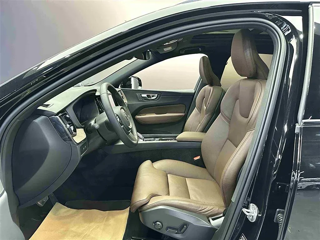 2023 Volvo XC60 PHEV 2.0T 310HP L4 8AT PHEV 18.8KWH,autocango,china used car exporter,china ev exporter,chinese used car exporter,chinese used ev exporter
