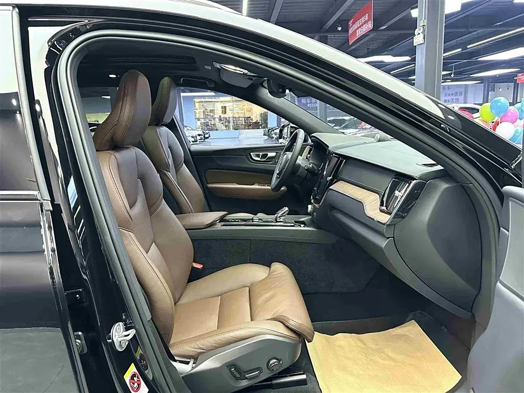 2023 Volvo XC60 PHEV 2.0T 310HP L4 8AT PHEV 18.8KWH,autocango,china used car exporter,china ev exporter,chinese used car exporter,chinese used ev exporter