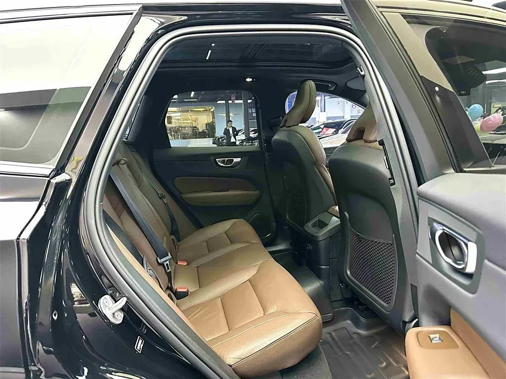 2023 Volvo XC60 PHEV 2.0T 310HP L4 8AT PHEV 18.8KWH,autocango,china used car exporter,china ev exporter,chinese used car exporter,chinese used ev exporter